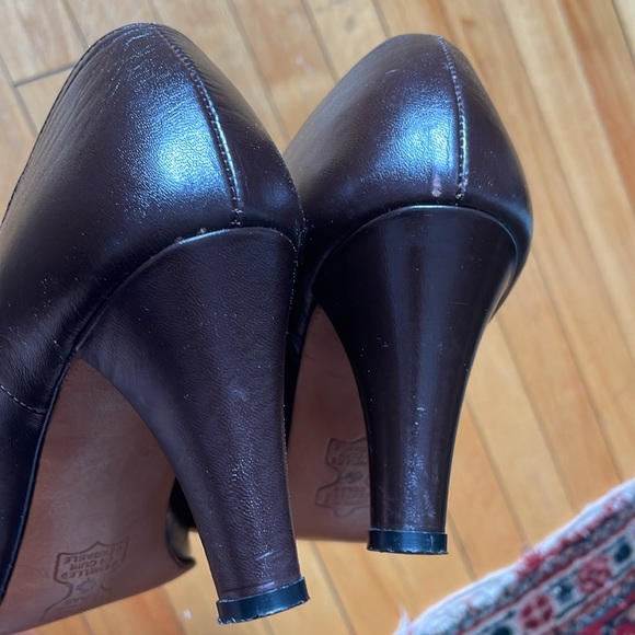VINTAGE HAND MADE IN CANADA GENUINE BROWN LEATHER PUMPS - Picture 9 of 17